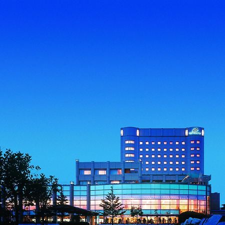 Hotel Port Plaza Chiba Luaran gambar The hotel at night