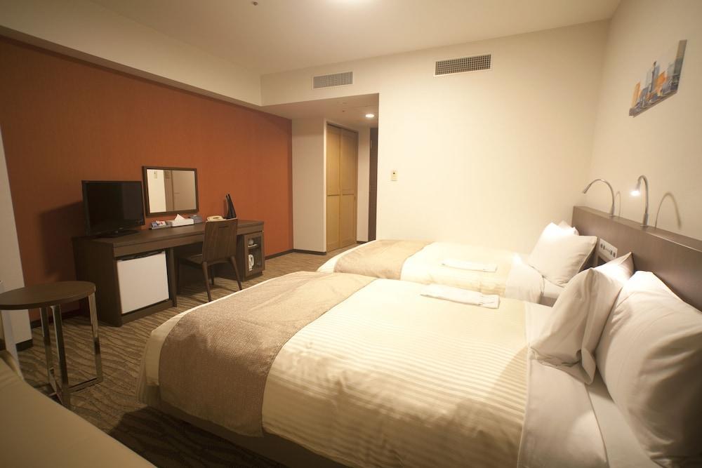 Hotel Port Plaza Chiba Luaran gambar A room at the hotel