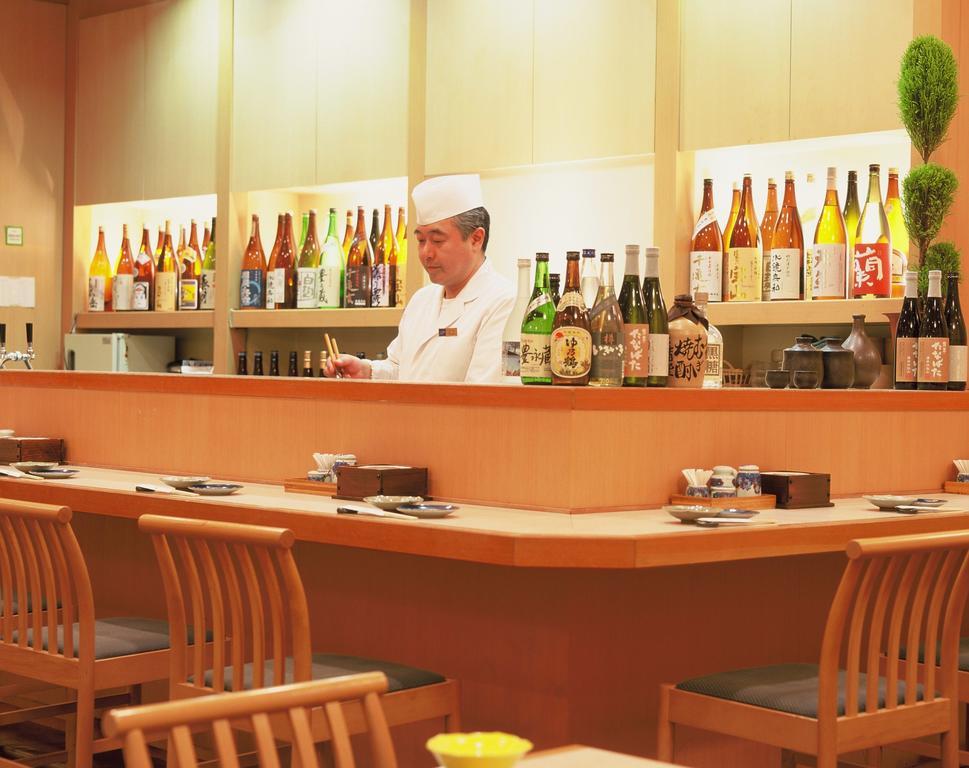 Hotel Port Plaza Chiba Luaran gambar A sushi bar