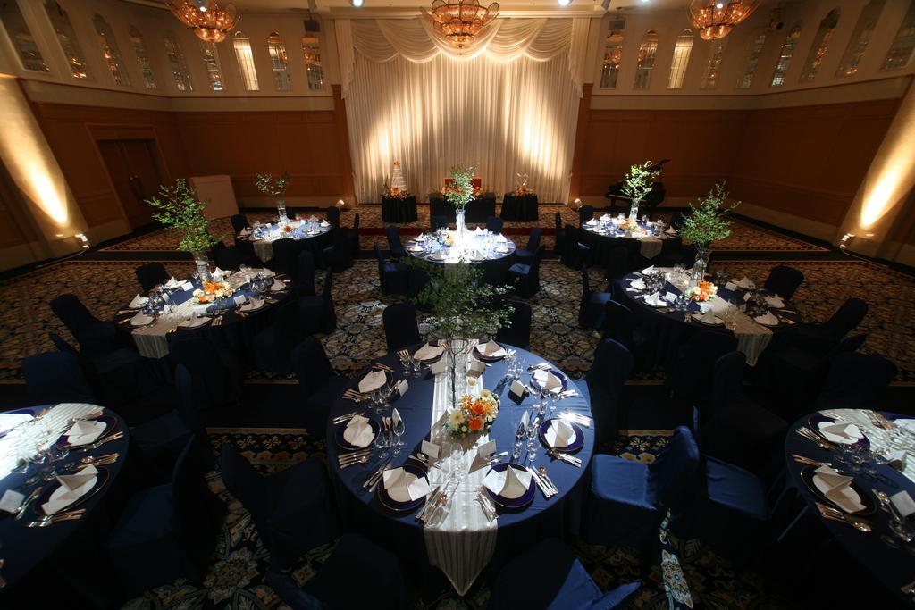 Hotel Port Plaza Chiba Luaran gambar The ballroom at the 2007 National Spelling Bee