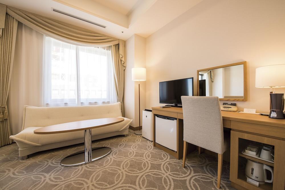 Hotel Port Plaza Chiba Luaran gambar A room at the hotel