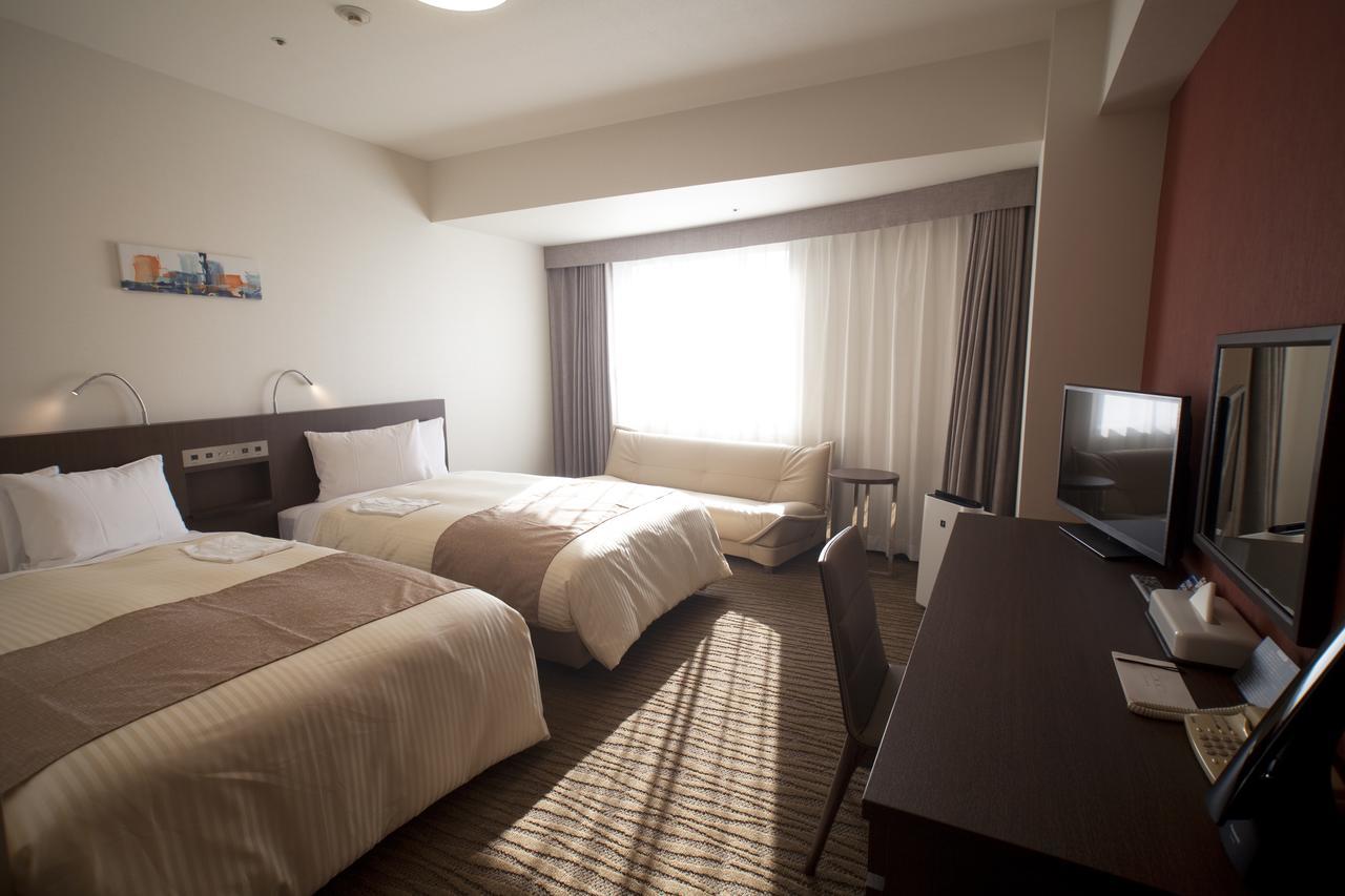 Hotel Port Plaza Chiba Luaran gambar A room at the hotel