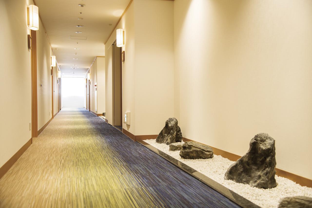Hotel Port Plaza Chiba Luaran gambar A corridor in a hotel