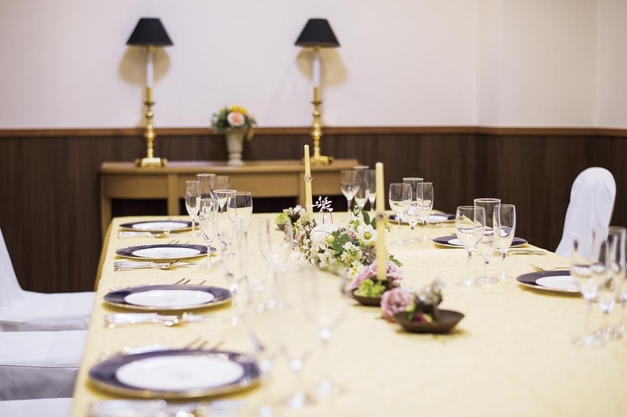 Hotel Port Plaza Chiba Luaran gambar A table set for a formal dinner