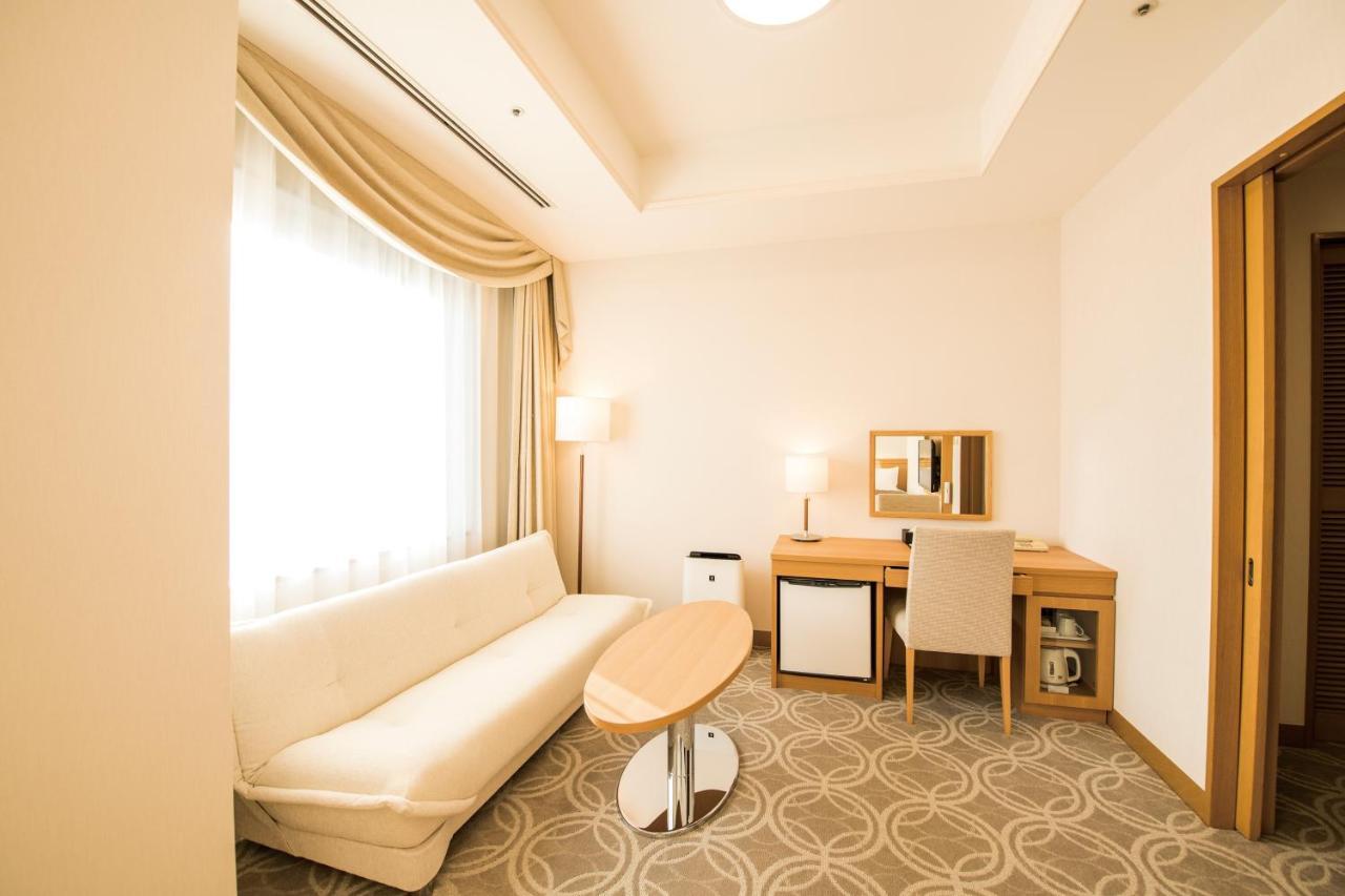 Hotel Port Plaza Chiba Luaran gambar A room at the hotel