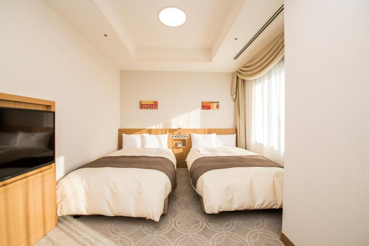 Hotel Port Plaza Chiba Luaran gambar A room at the hotel